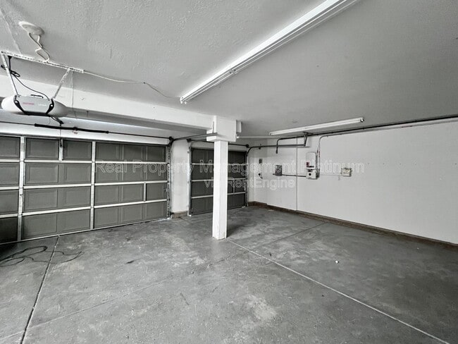 Building Photo - 6054 E Hampton Way