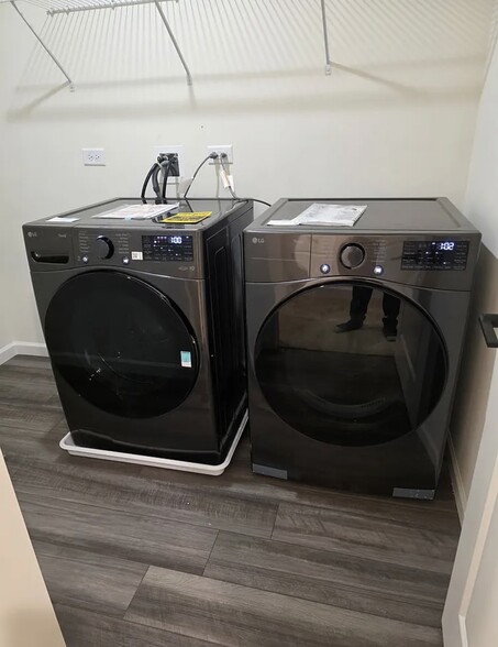 Building Photo - 2240 Bent Grass Way