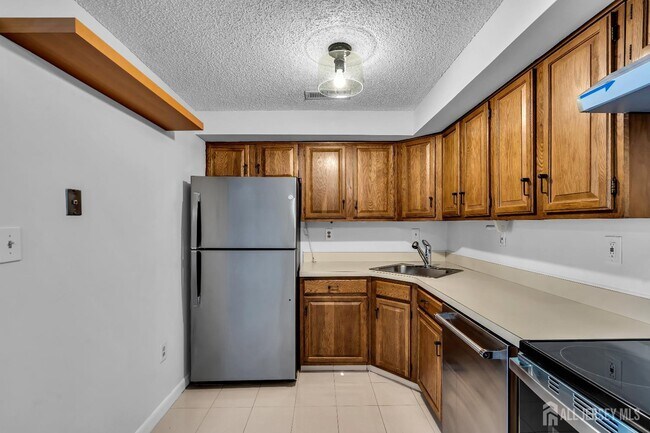 Building Photo - 2016 Aspen Dr