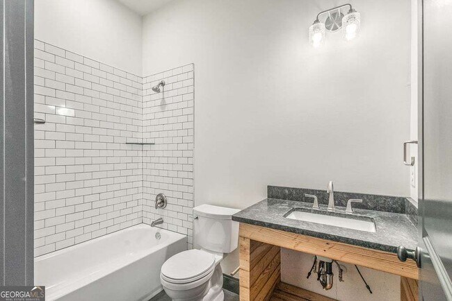 Building Photo - 13 Greenville St S