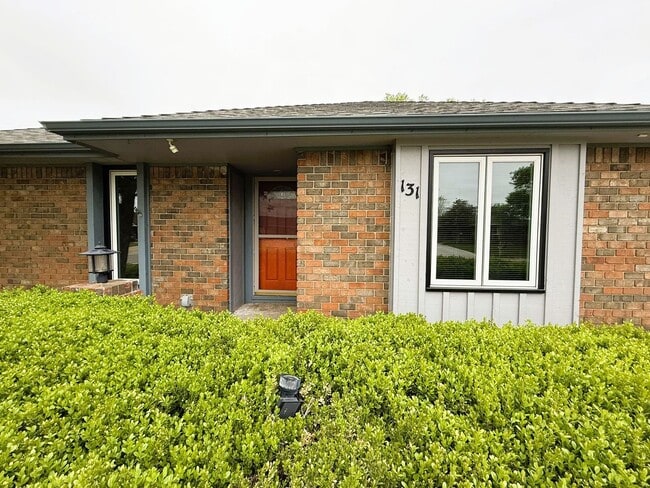 Building Photo - 4 bedroom home with 2 Garages, Finished Basement & Fenced Yard