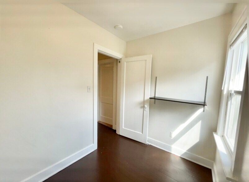 Building Photo - 914 E Fir St