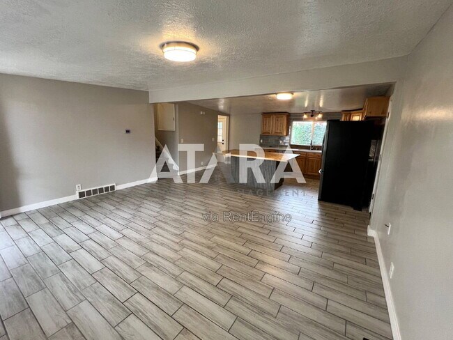 Building Photo - 3213 Rushton Ln