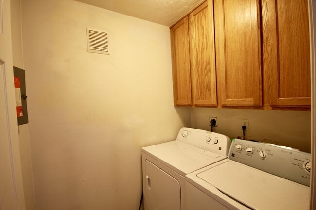 Building Photo - 2 Bedroom Condo in the Heart of Provo