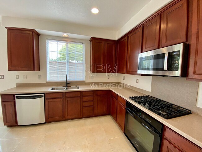 Building Photo - 10814 Peony Pl Dr