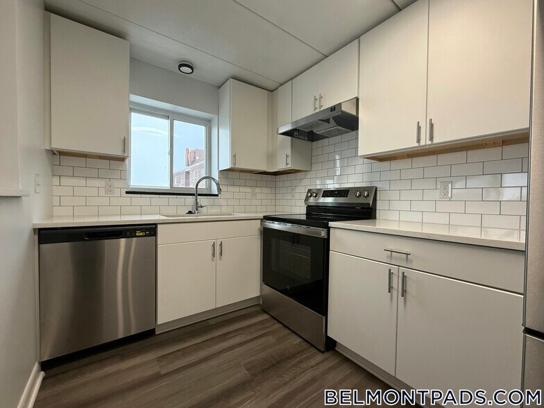 Building Photo - 53 Hill Rd