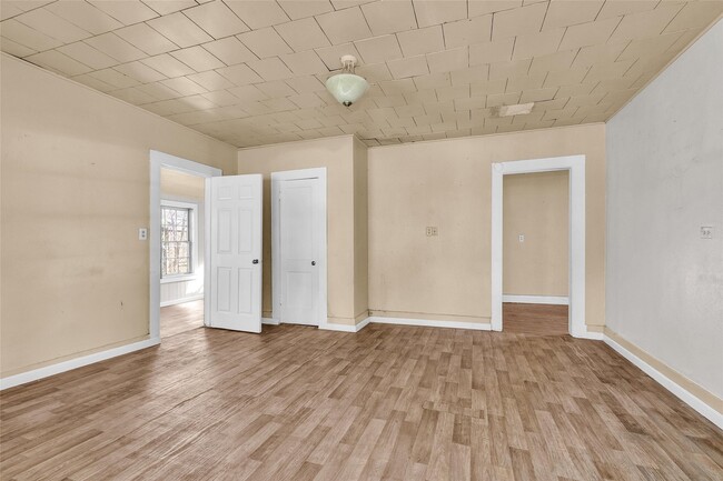 Building Photo - 203 W Powell St