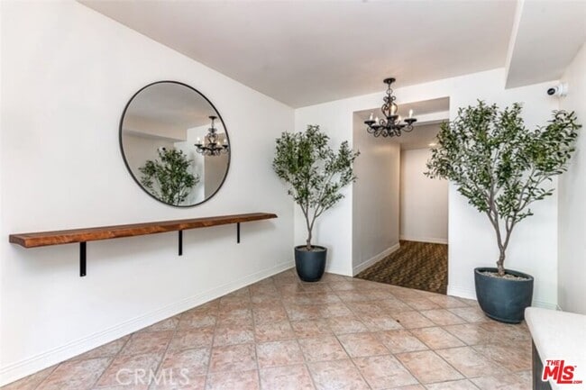 Building Photo - 6752 Hillpark Dr
