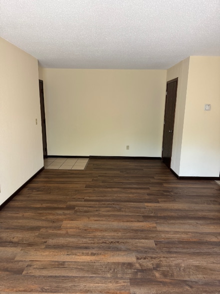 Building Photo - 995 St Albans St N