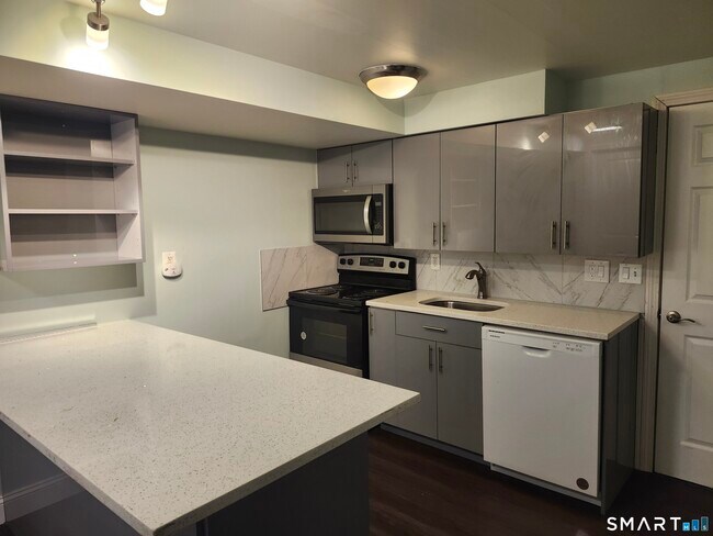 Building Photo - 488 Chapel St