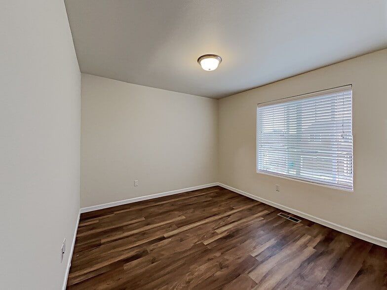 Building Photo - 9011 NE 165th Ave