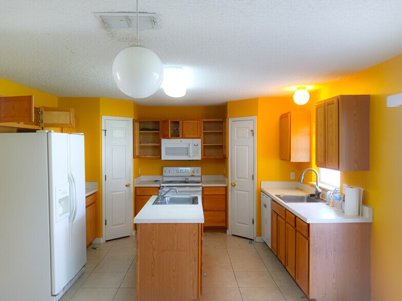 Building Photo - 2223 Dryden Ct