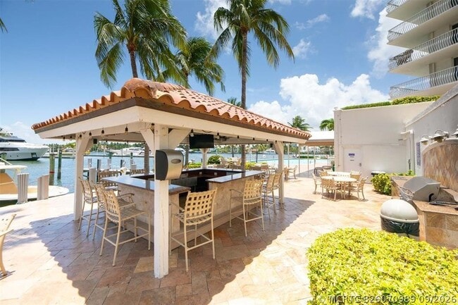 Building Photo - 1 Las Olas Cir