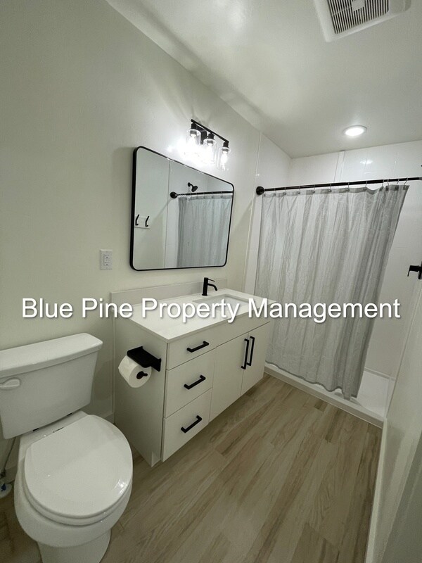 Building Photo - 311 E Lorene St