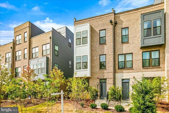 Building Photo - 12768 Sunrise Valley Dr