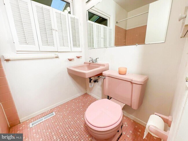 Building Photo - 3418 Medina Ln