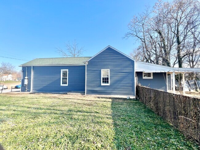 Building Photo - 2616 Duncan St