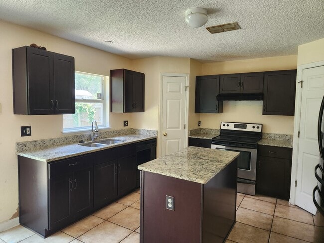 Building Photo - Overland Park - Spacious - NAS Jacksonville