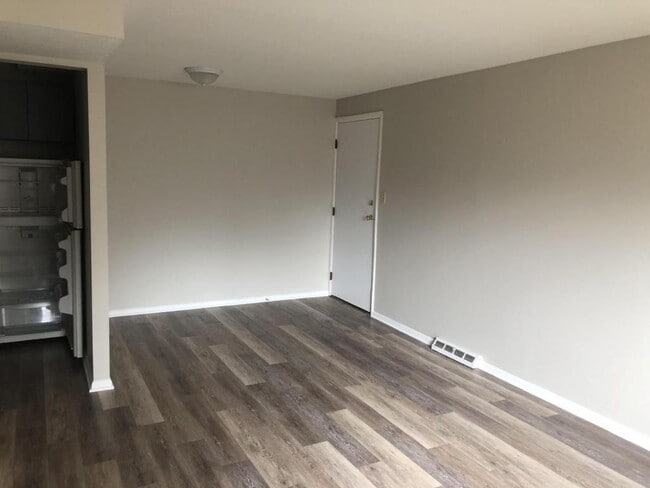 Building Photo - 2210 Montclair Avenue #103