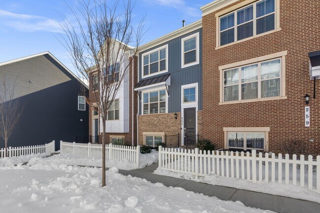 Building Photo - 3 Bed 2.5 Bath - Clarksburg Townhouse - Attached 2 Car Garage
