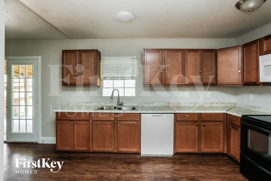 Building Photo - 6418 Briarknoll Dr