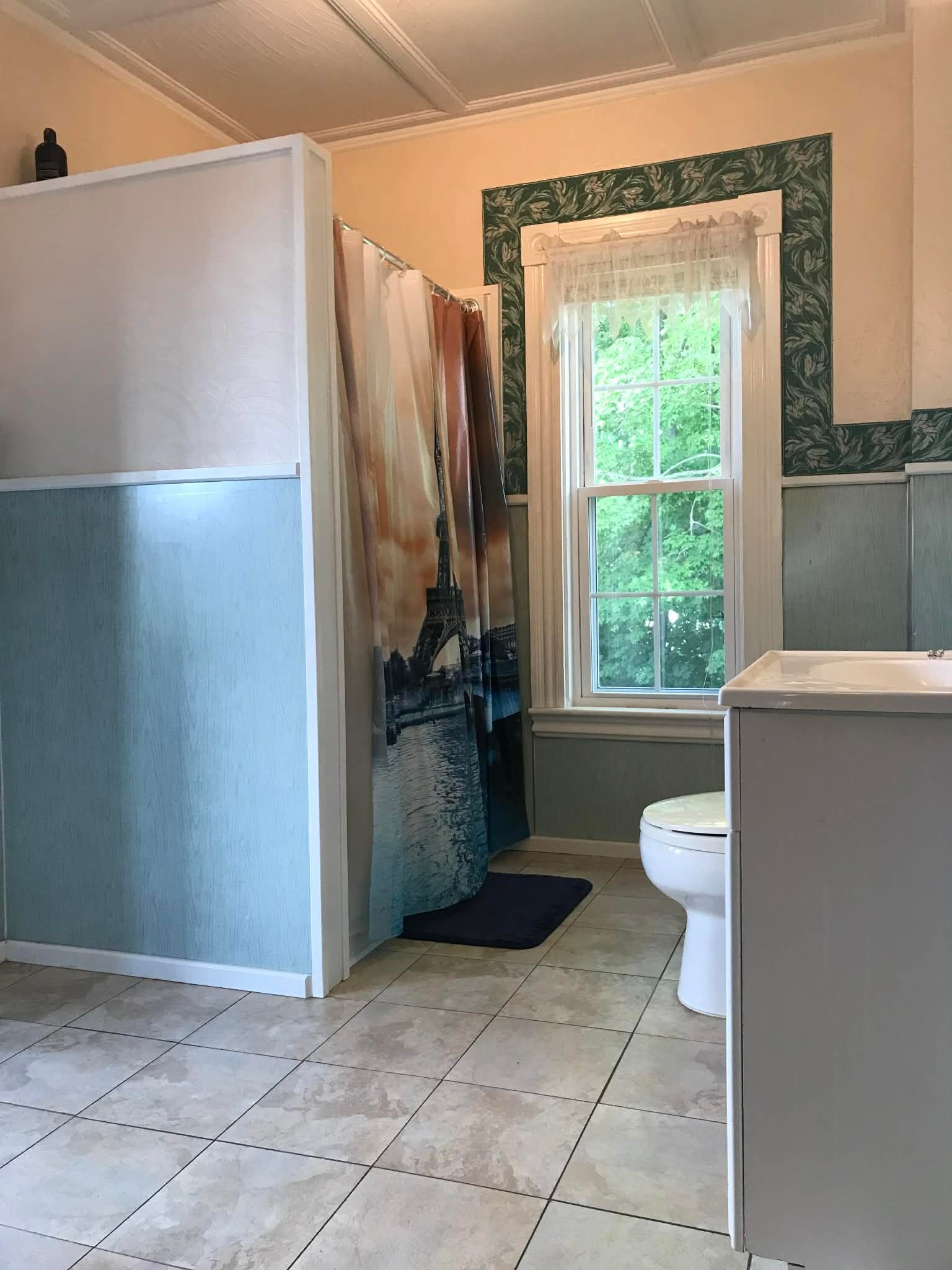 Building Photo - 502 Main St