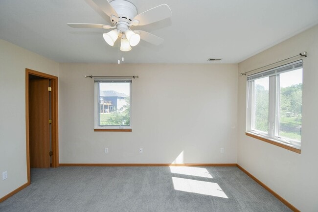 Building Photo - Comfortable 3-Bedroom Condo in Brandon – Available Now!