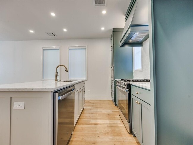 Building Photo - 1078 Hangar Dr