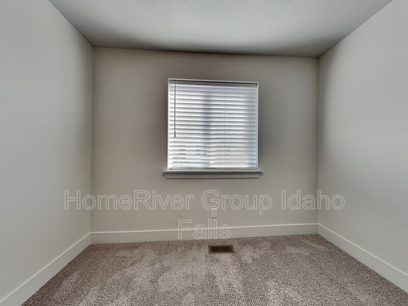 Building Photo - 651 S 2400 W