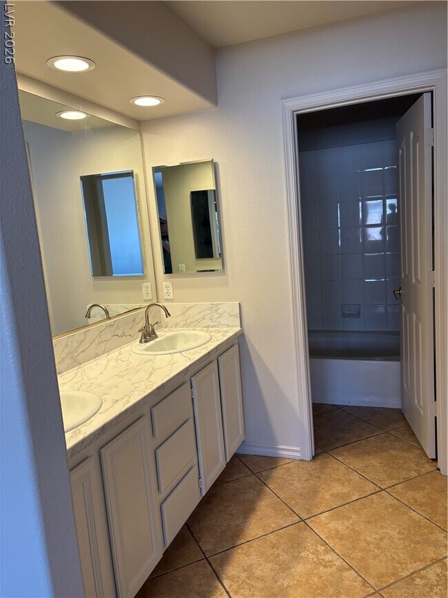 Building Photo - 9986 Catalina Canyon Ave