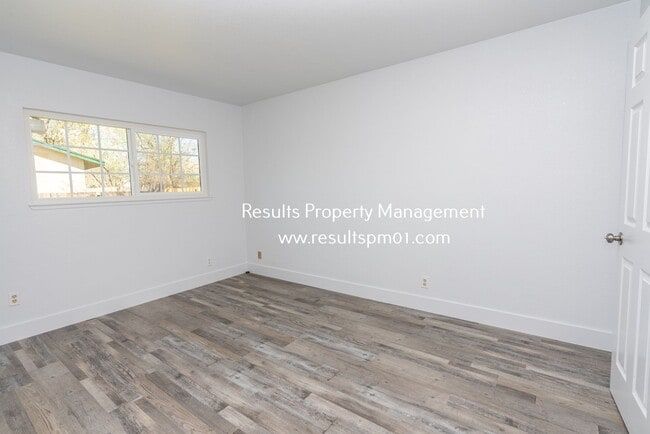 Building Photo - Charming 2 Bed Two Bath Duplex