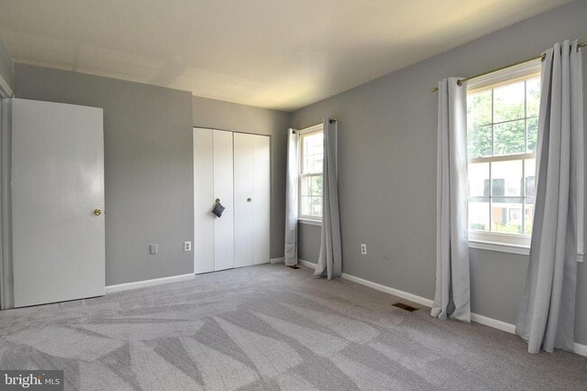 Building Photo - 14 Fenceline Dr