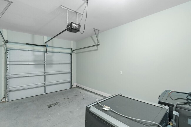 Building Photo - Charming 3 Bedroom Townhome with Private Patio & Fenced Backyard