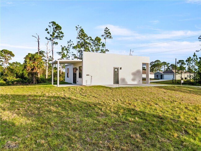 Building Photo - 935 Panda Dr