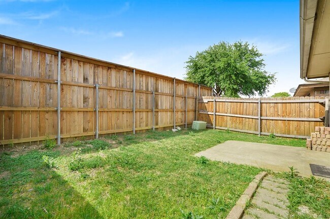 Building Photo - 3628 Hulen Park Cir