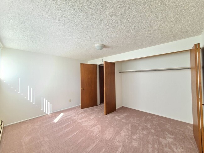 Building Photo - $1,050 - 1 Bed / 1 Bath Spacious Condo in South Hill