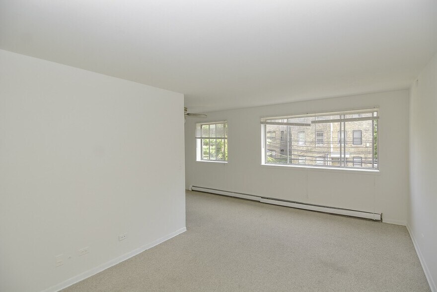 Building Photo - 535 W Aldine Ave