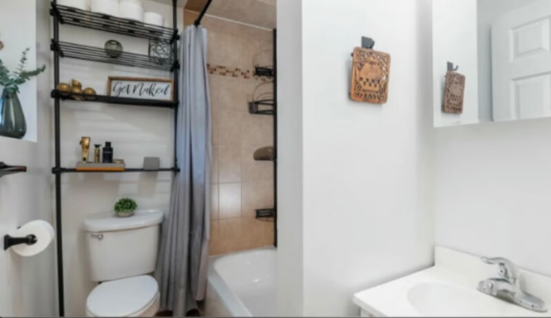 Building Photo - 2321 W Harrison St