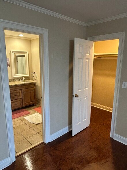 Building Photo - 403 Prestwick Dr