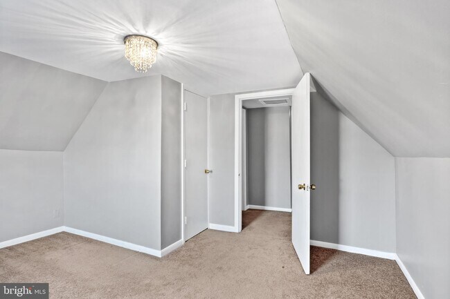Building Photo - 227 Whittier Ave