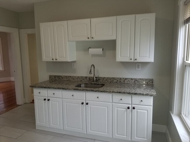 Building Photo - 29 W Tremlett St