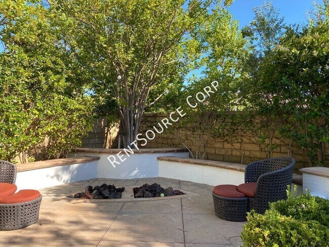 Building Photo - 24310 Las Palmas St