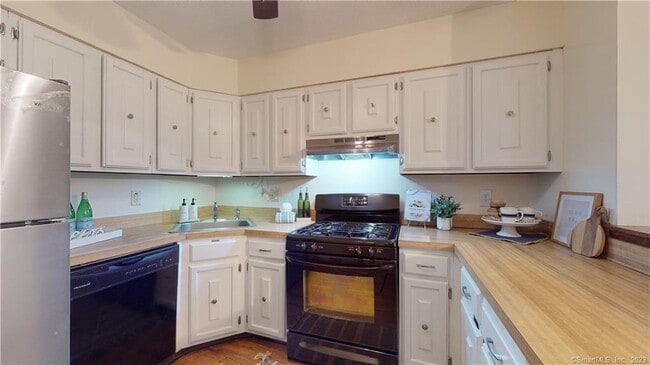 Building Photo - 114 Cottonwood Rd