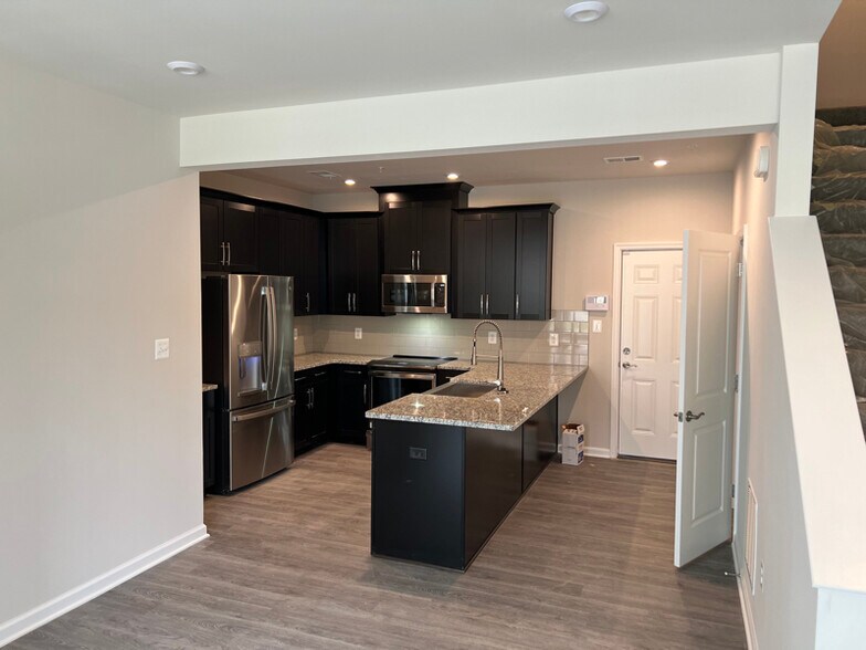 Building Photo - 10505 Neil Armstrong Way