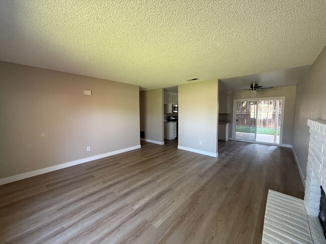 Building Photo - Newly remodeled
