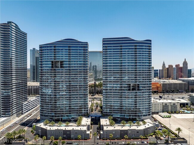 Building Photo - 4525 Dean Martin Dr