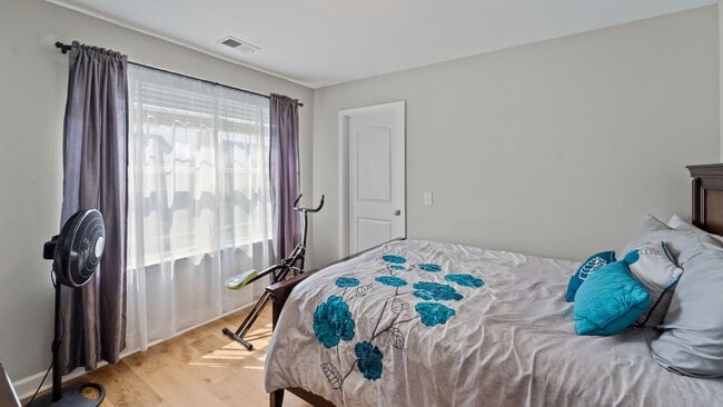 Building Photo - Beautifully Upgraded Home with Outdoor Fire Pit and Fenced Backyard in Buckhead East