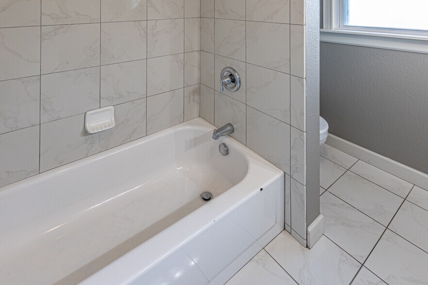 Building Photo - 1937 S Fulton Ave