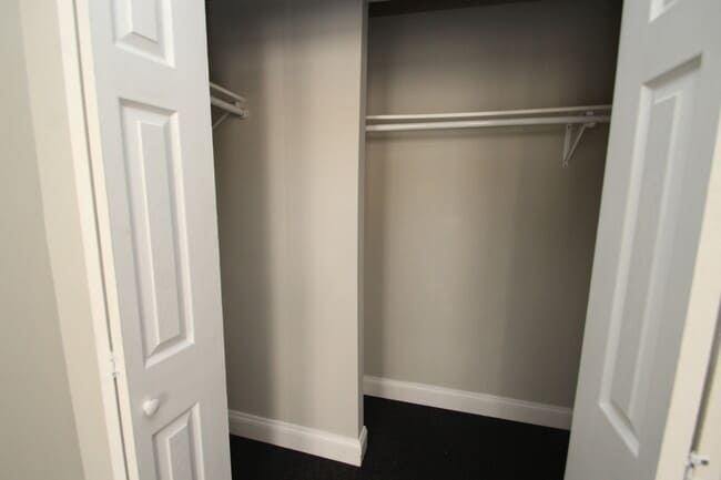 Building Photo - Updated & Lovely Harwood 3bd/1ba rowhome w...