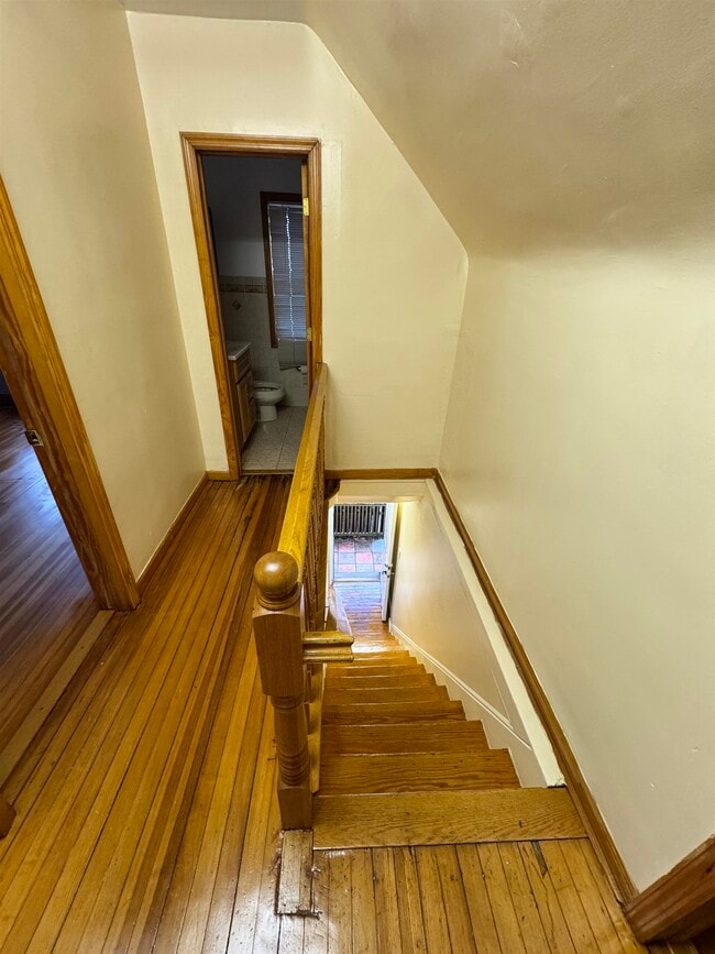 Building Photo - 24 Bloomfield Way